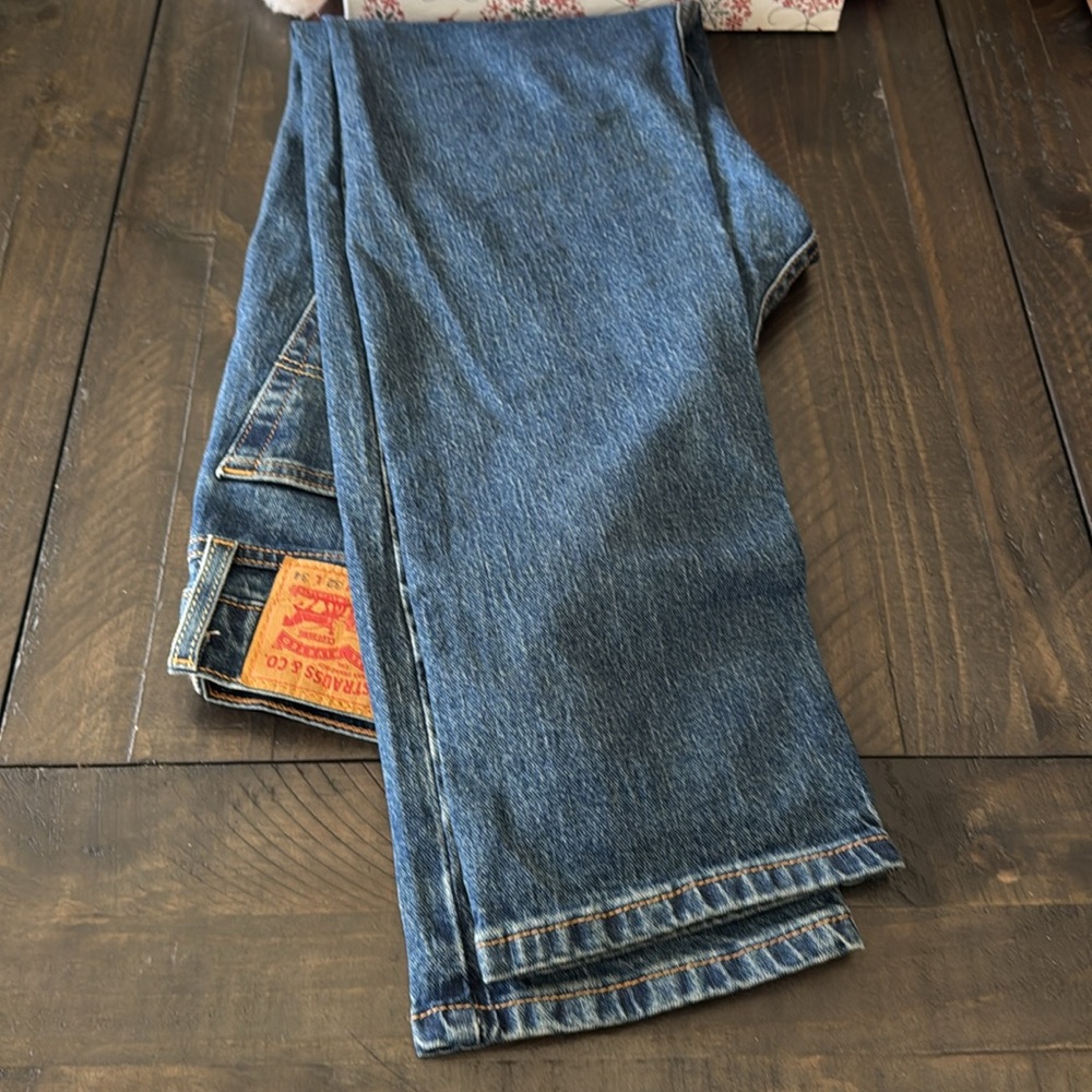 Men's Levi Strauss & Co. Blue Jeans. Size 32" W 34" L - Picture 8 of 16